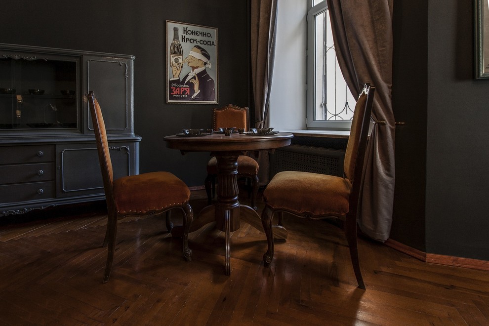 Неоклассика в чёрно-серых тонах.