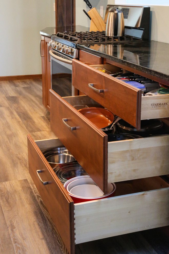 Transitional kitchen photo in Minneapolis