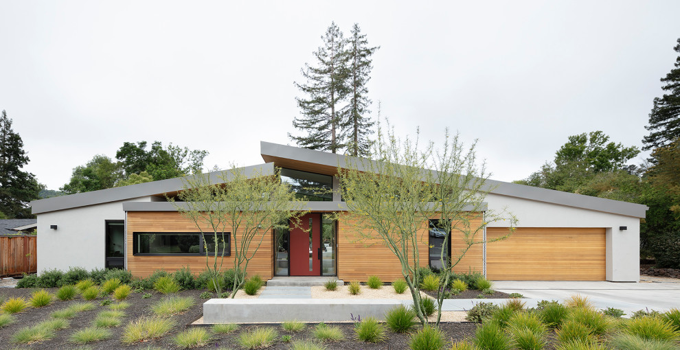 Example of a 1960s white one-story wood house exterior design in San Francisco with a shed roof