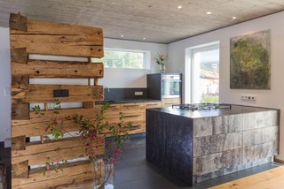 Wohnküche in Eiche Altholz - Rustikal - Küche - München - von Bernhard