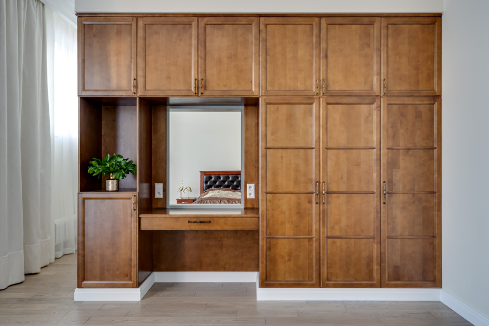 Шкаф с туалетным столиком из массива березы