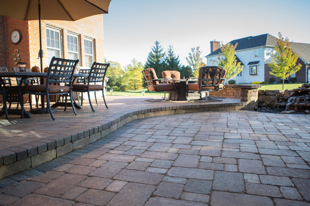 Hardscapes american-traditional-patio