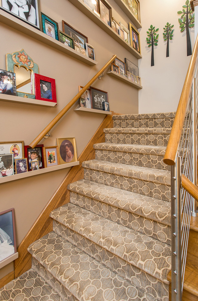 Mid-sized transitional staircase photo