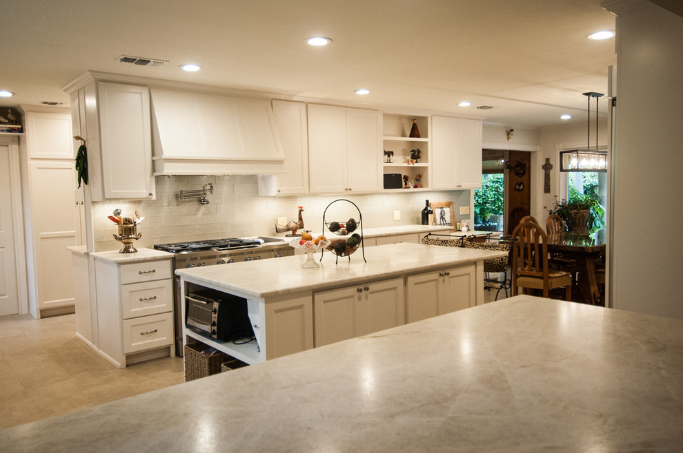 Transitional kitchen photo in Austin