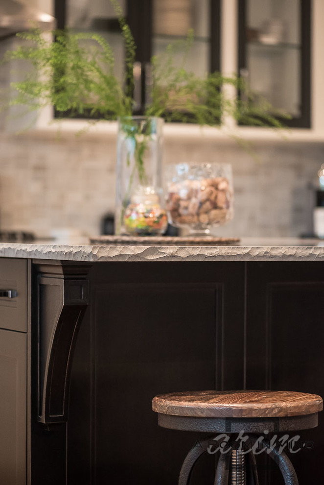 Kitchen - transitional kitchen idea in Toronto