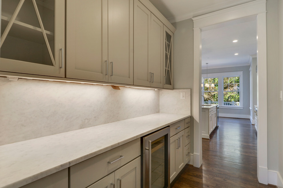 Example of a transitional kitchen design in DC Metro