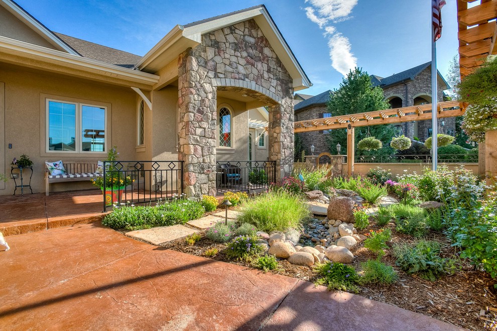 Design ideas for a mid-sized transitional partial sun front yard stone walkway in Denver.