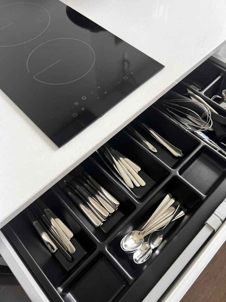 The Groby Kitchen - Goscote MTM Europe J Pull in White Gloss