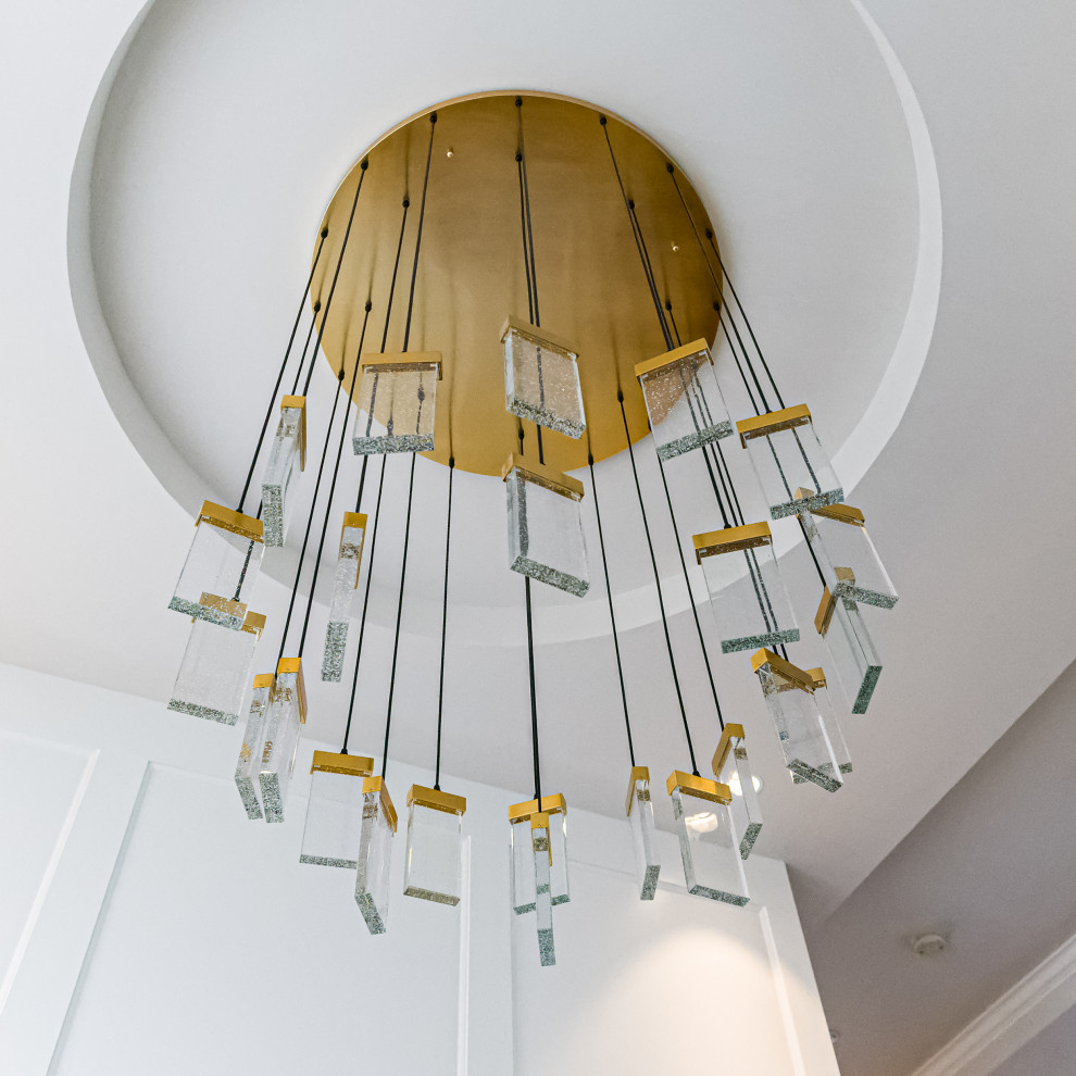 Transitional home design photo in Vancouver