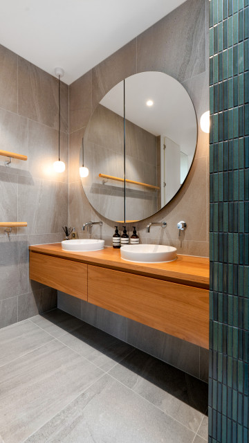 Balaclava House contemporary-bathroom