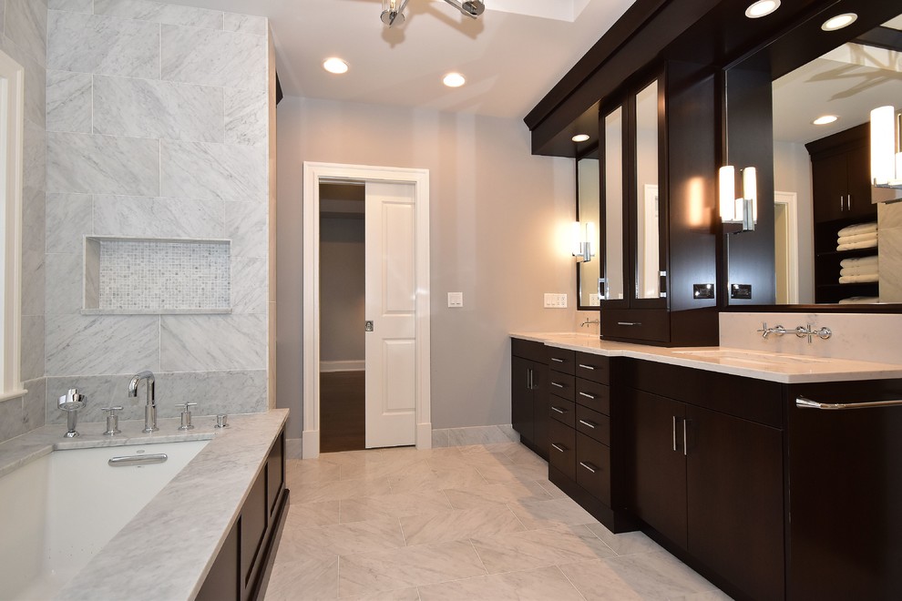Transitional home design photo in Chicago