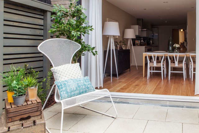London Bridge House modern-patio