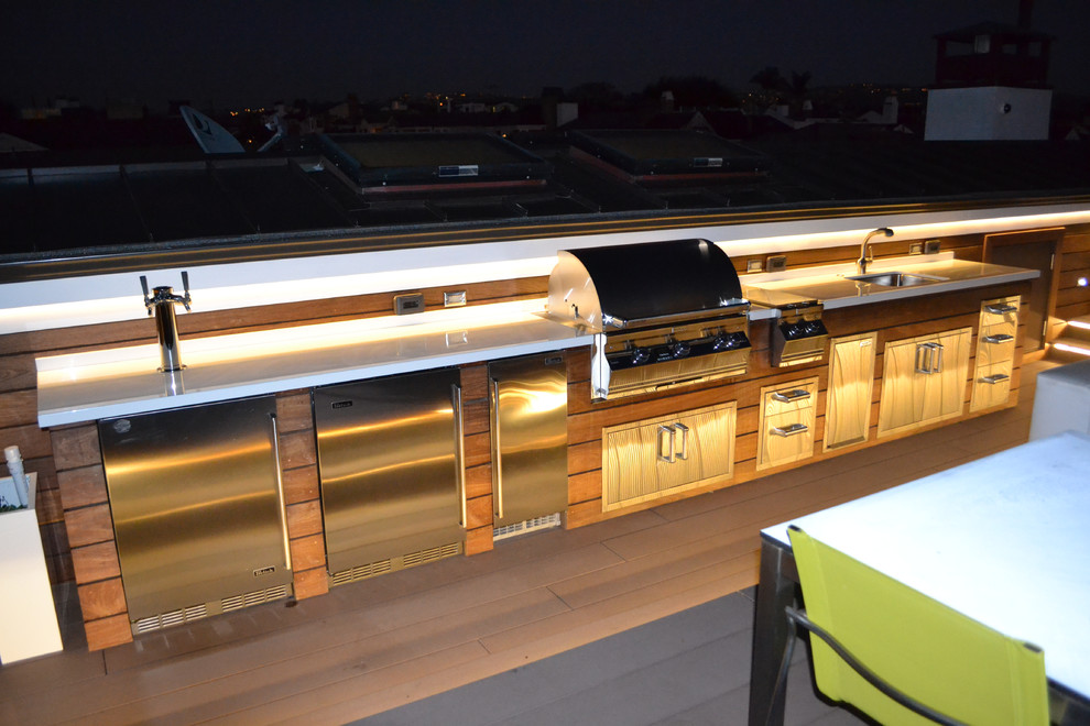 Design ideas for a modern deck in Orange County.
