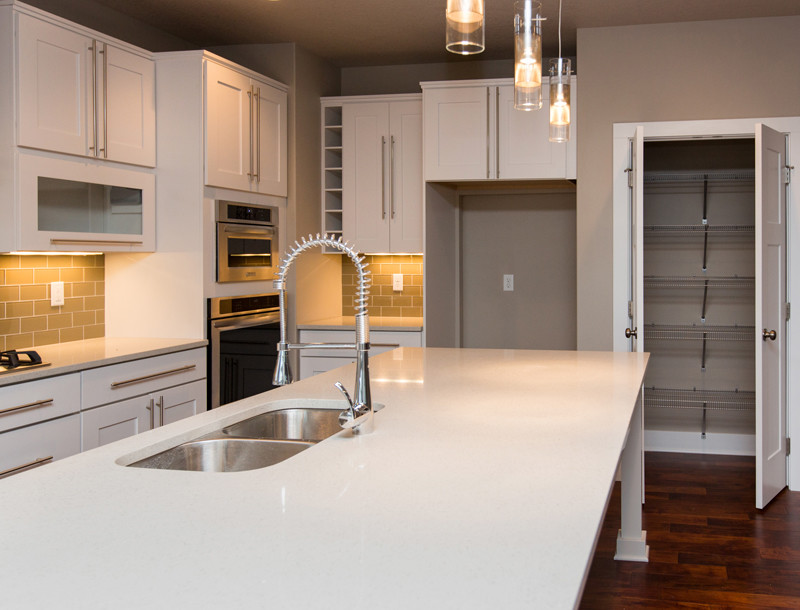 Kitchen - transitional kitchen idea