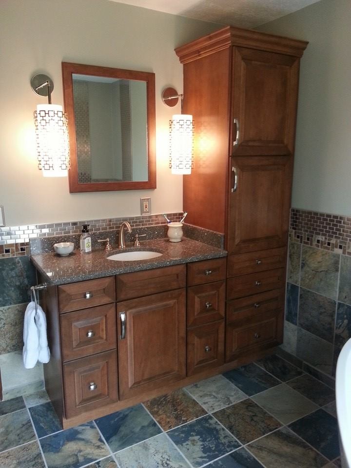 Mid-sized transitional master multicolored tile and porcelain tile porcelain tile home design photo in Cleveland with raised-panel cabinets, medium tone wood cabinets, a two-piece toilet, gray walls, an undermount sink and quartz countertops