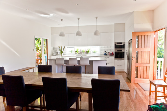 Sleek, Streamlined Elegance contemporary-kitchen