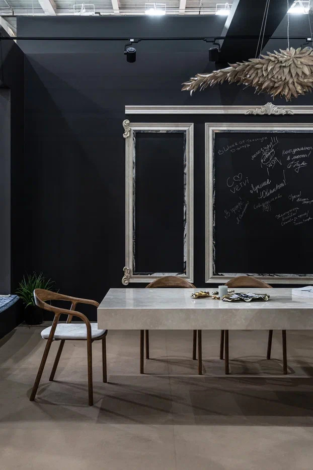 Выставка MosBuild 2023. Барельефы и молдинги из натурального камня от Q-Style.