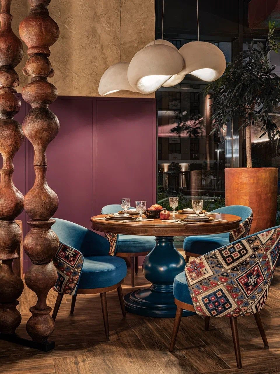 Дубовый стол для грузинского ресторана в ЖК Варшавская Life