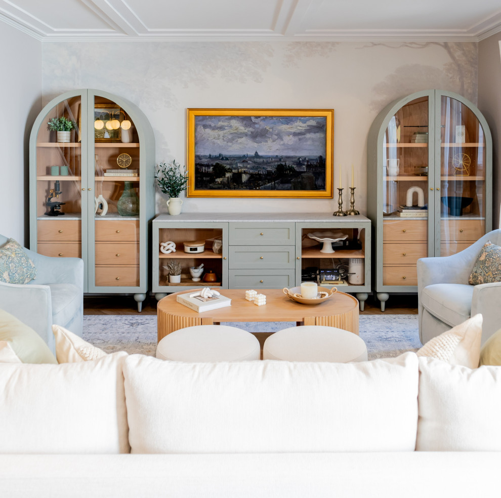 Пример оригинального дизайна: большая гостиная комната в стиле неоклассика (современная классика) с полом из винила