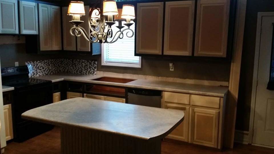 Kitchen - transitional kitchen idea in Birmingham