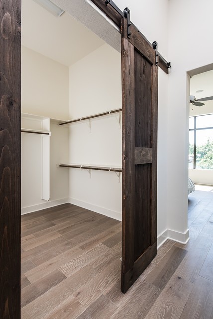 Lake LBJ - Custom Waterfront transitional-hall