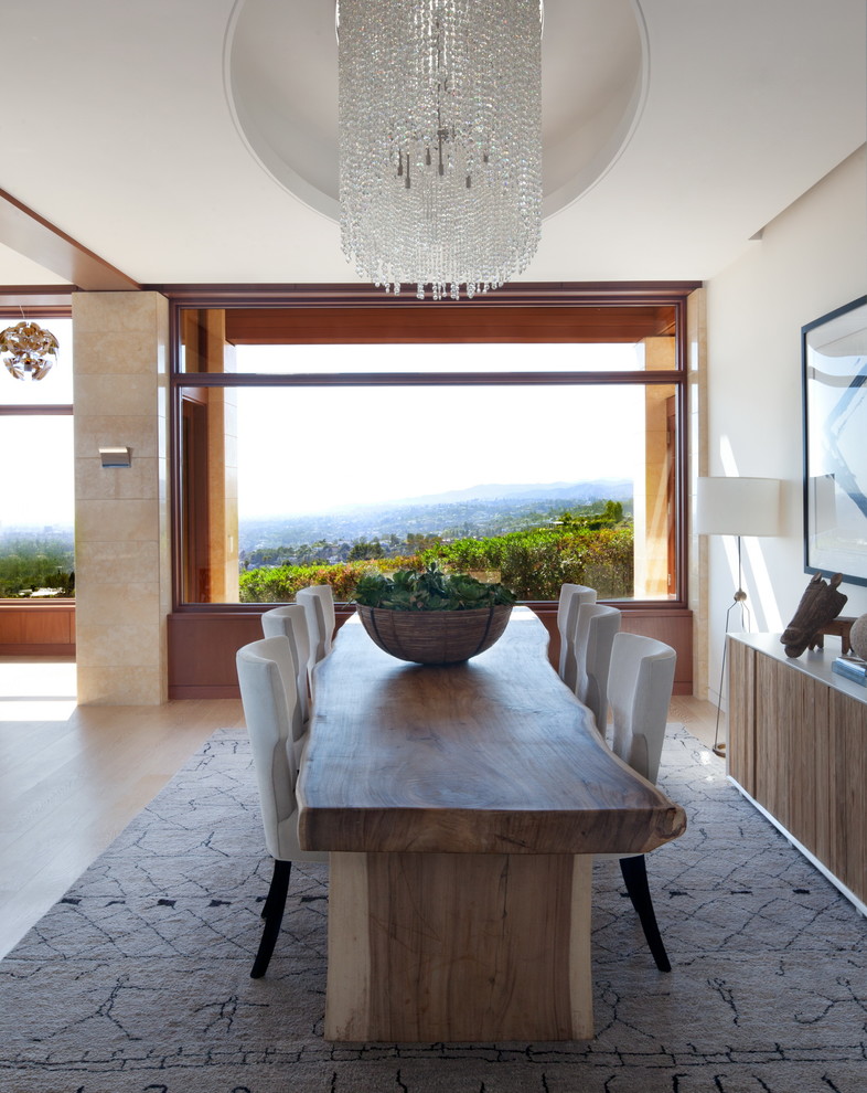 Transitional open plan dining in Los Angeles.