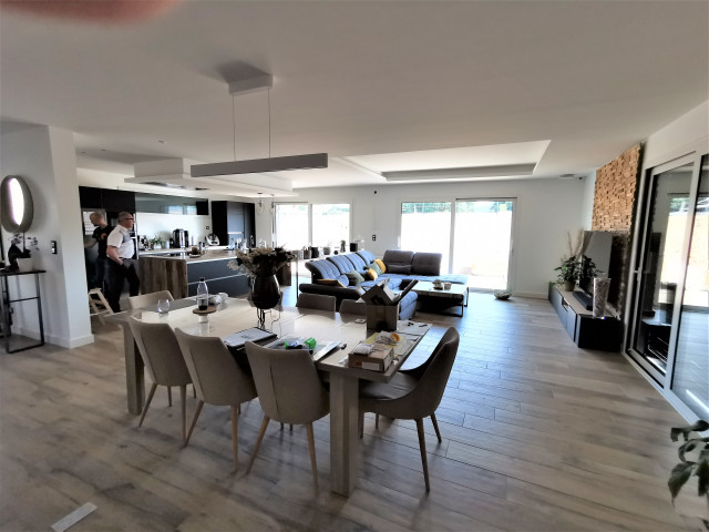 MAISON BOIS A OBJECTIF PASSIF contemporary-vardagsrum