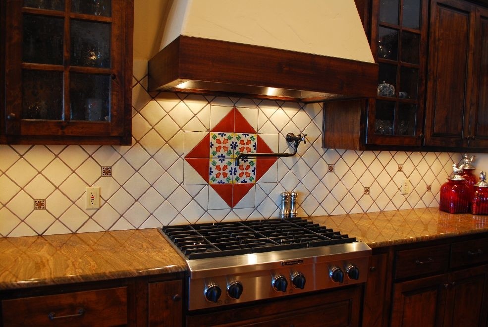 Example of a tuscan kitchen design in Austin