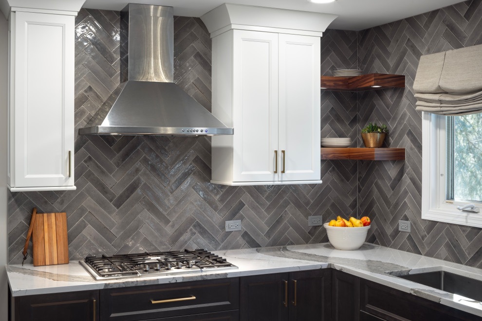 Kitchen - kitchen idea in Chicago