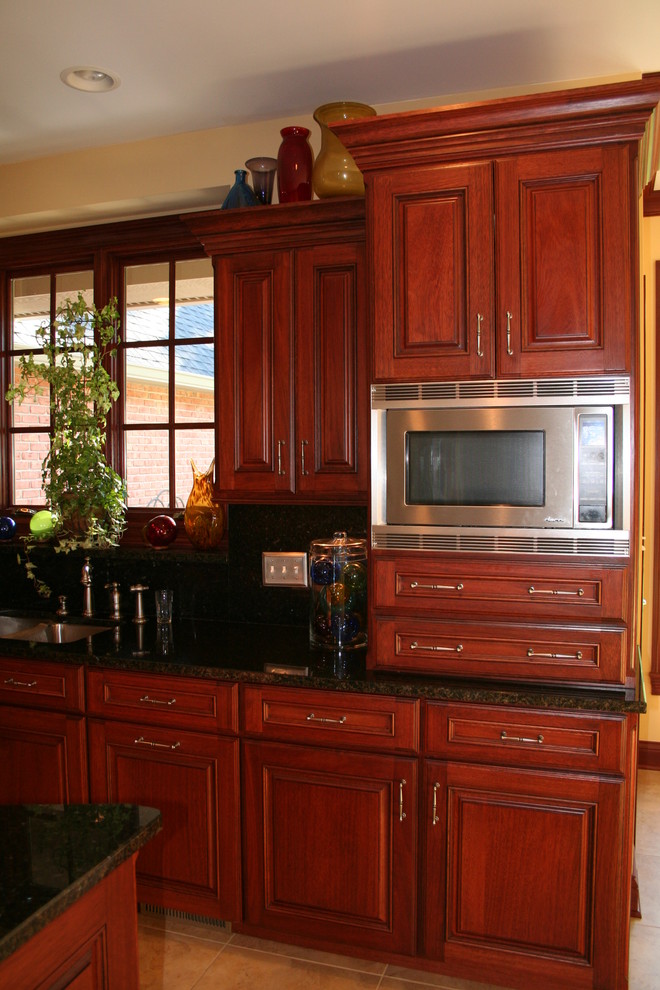 Kitchen - kitchen idea in Chicago
