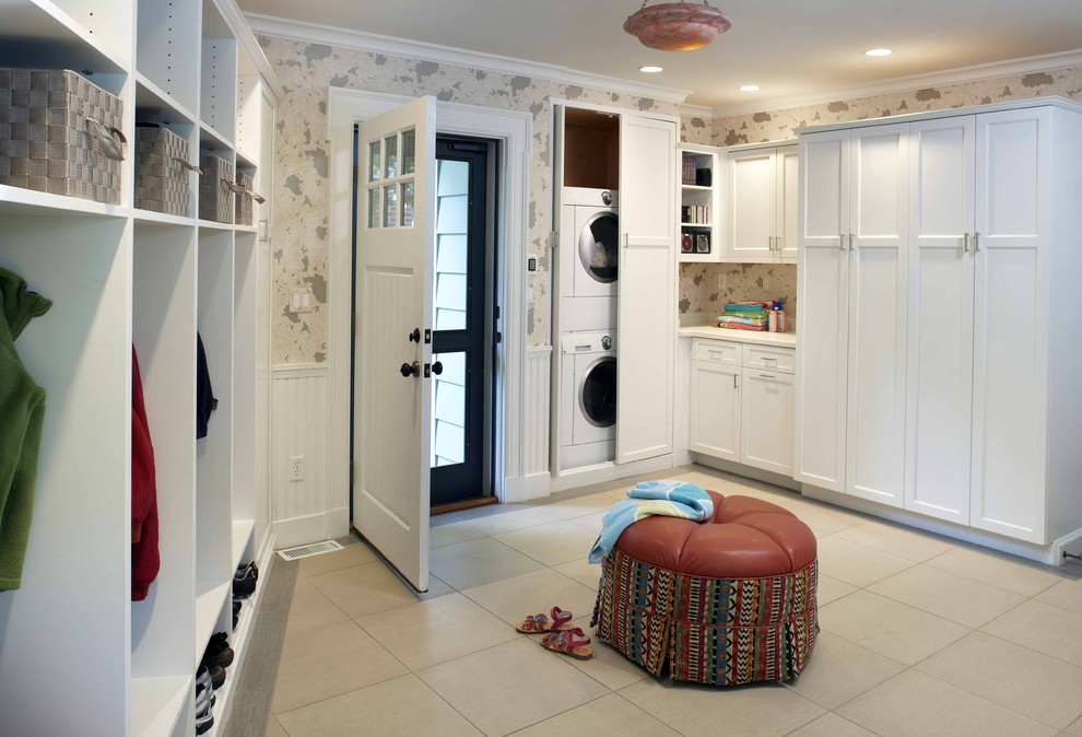 This is an example of a traditional mudroom in Boston.