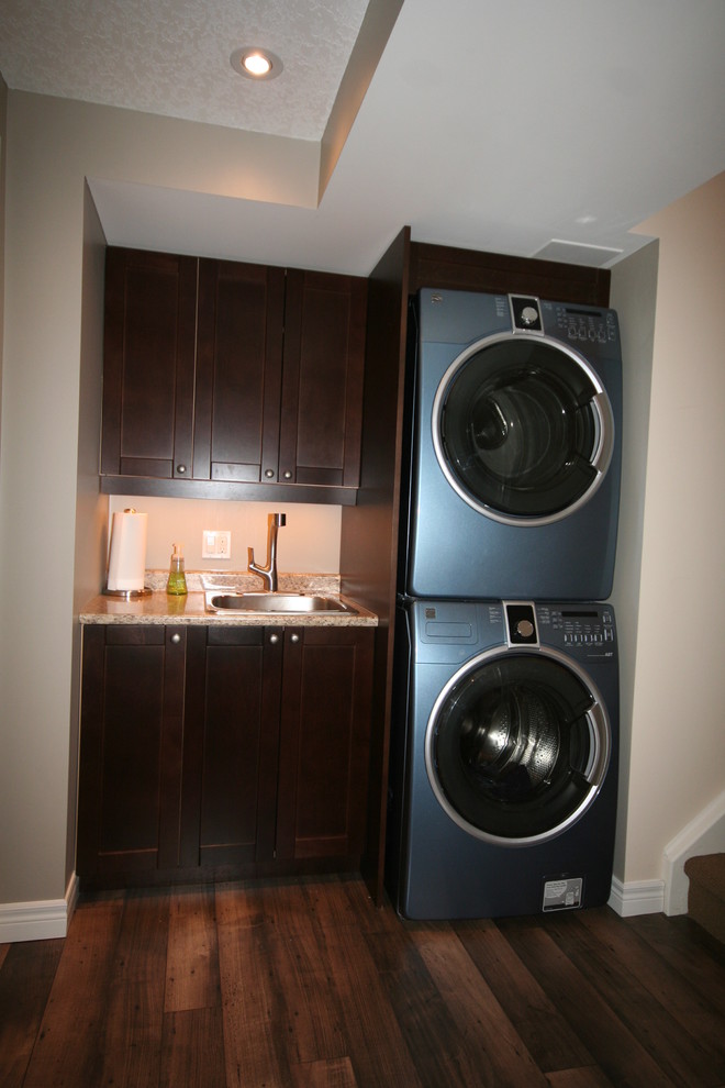 Design ideas for an arts and crafts laundry room in Toronto.