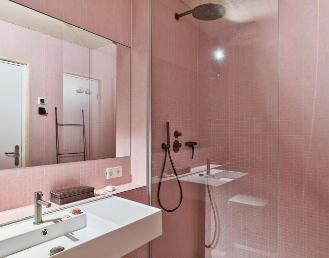 Trendverdächtig: Rosa Fliesen im Bad