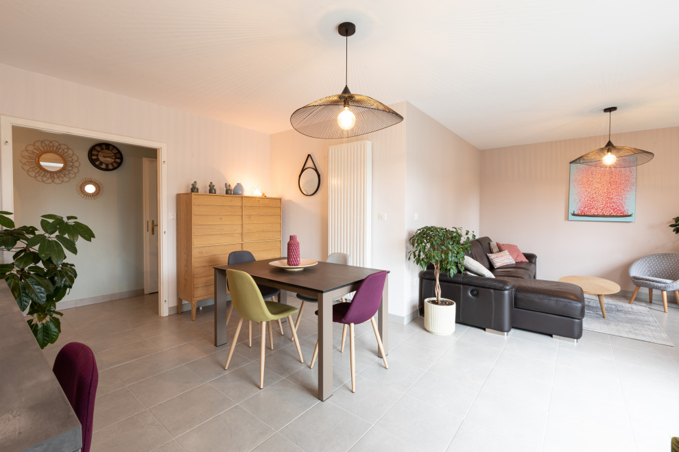 Immagine di un soggiorno moderno di medie dimensioni con pavimento con piastrelle in ceramica e pavimento grigio