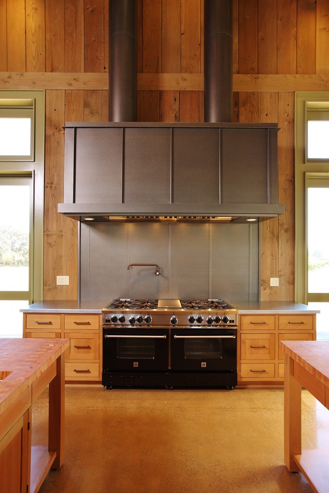 Photo of a country kitchen in Portland with wood benchtops.