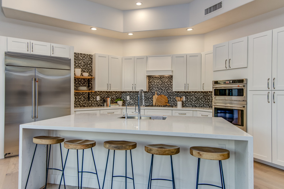 Transitional kitchen photo in Phoenix