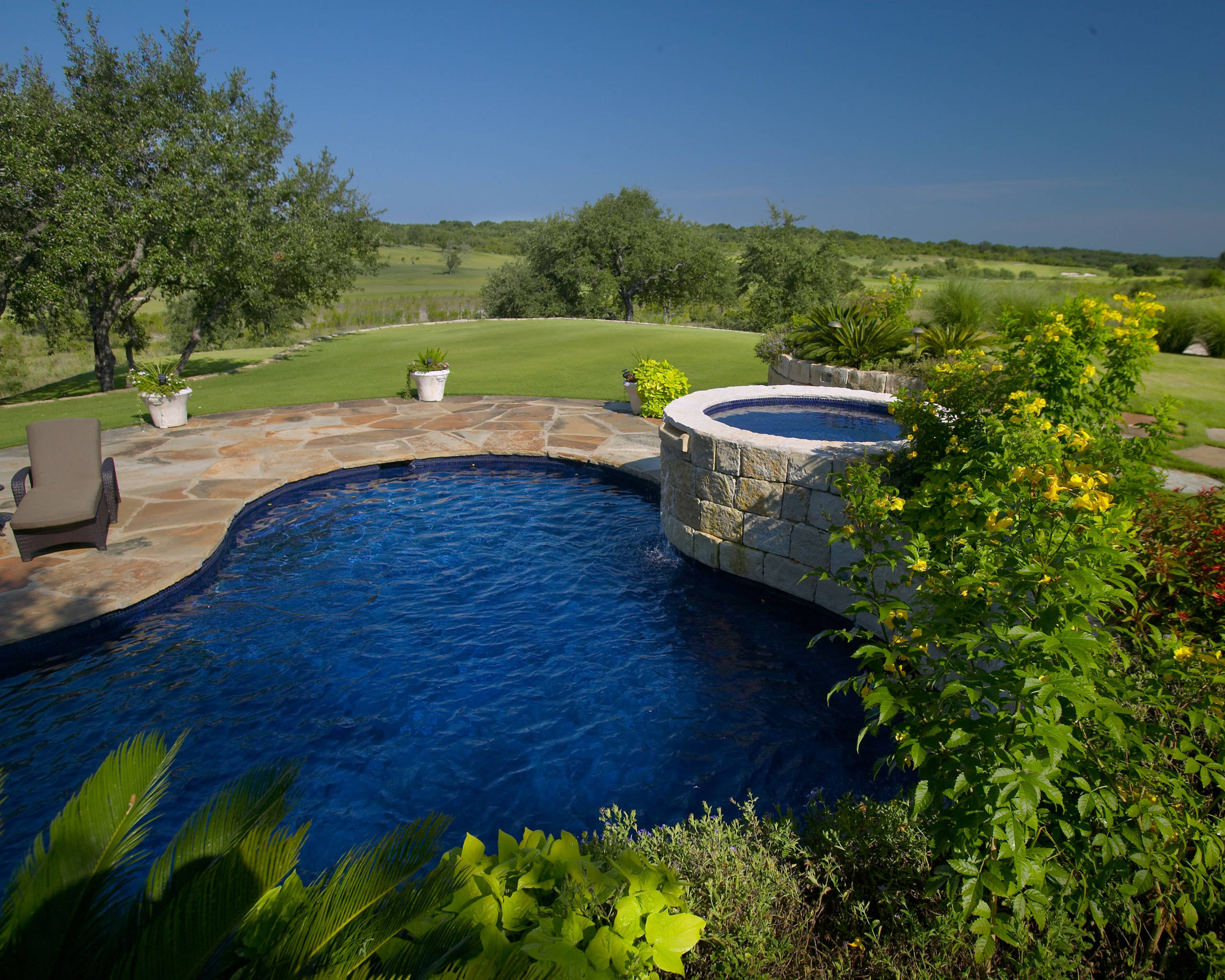 Briggs Ranch All Tile Pool/Spa/Landscape