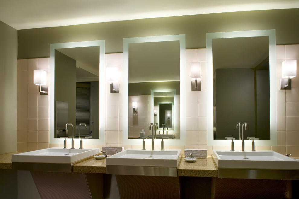 Minimalist bathroom photo in Los Angeles