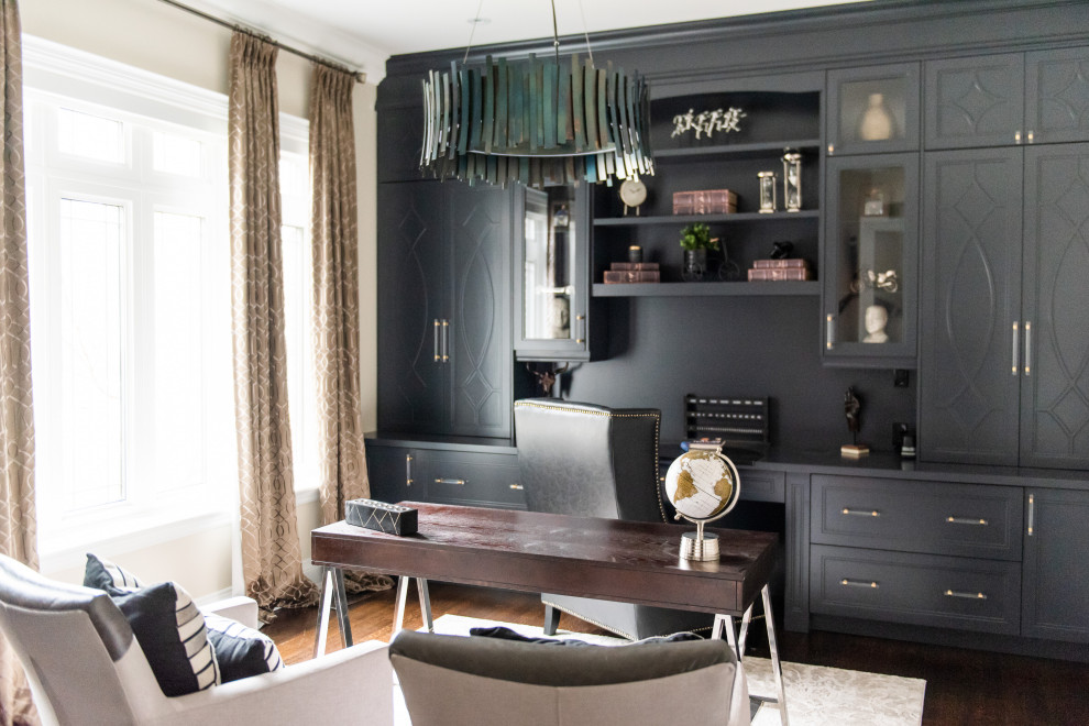 Transitional home design photo in Toronto