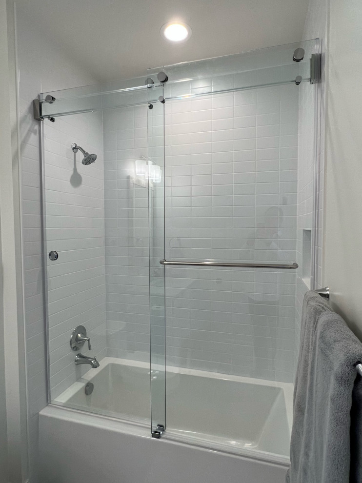 Home design - transitional home design idea in Columbus