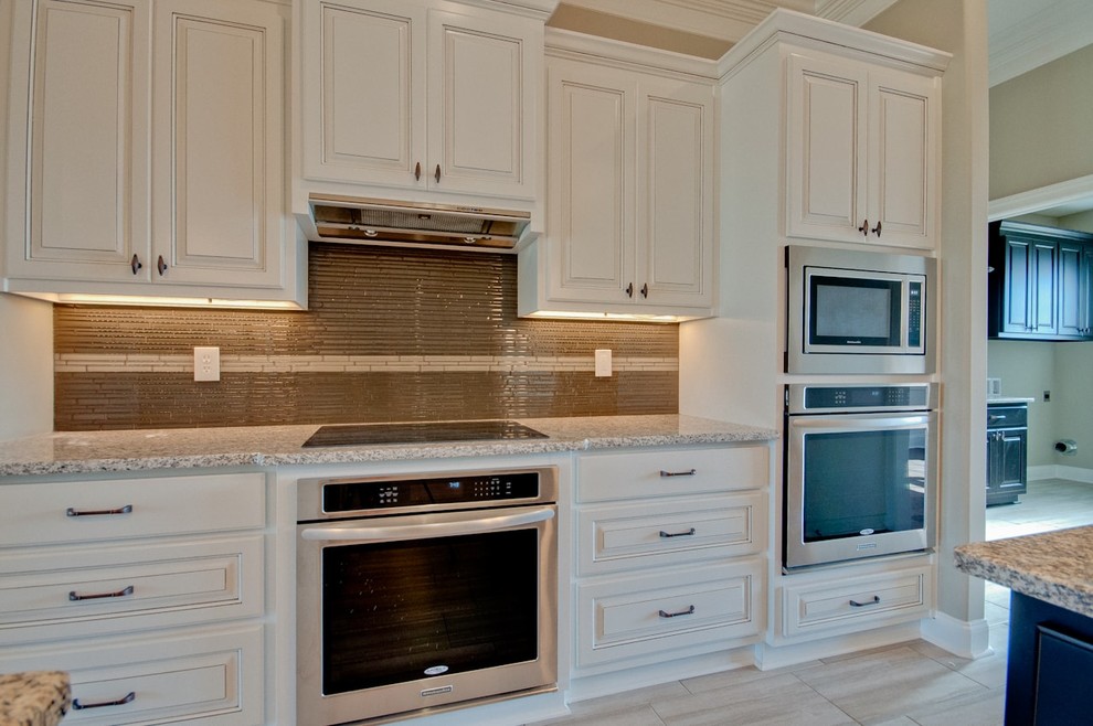 Kitchen - transitional kitchen idea