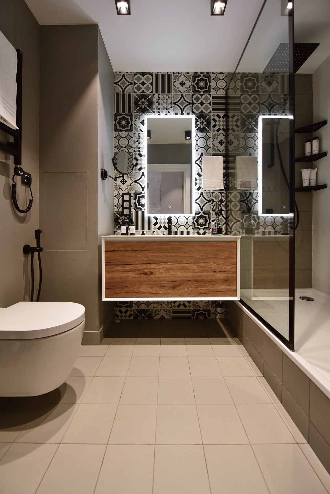 "Белоснежная история"