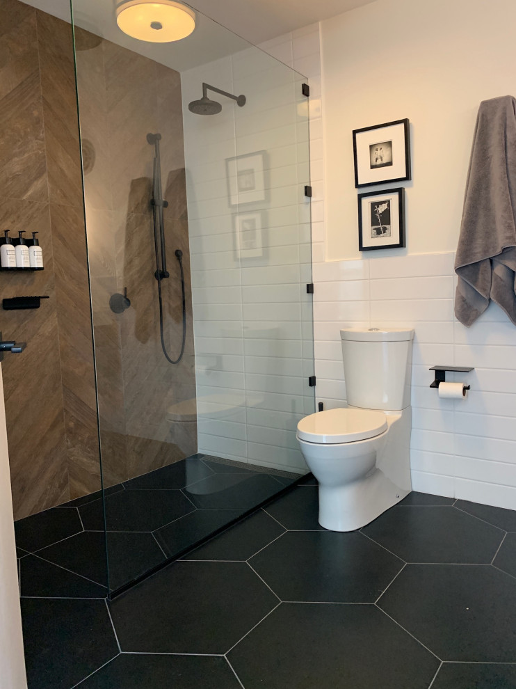 Design ideas for a small midcentury master bathroom in Chicago with flat-panel cabinets, dark wood cabinets, a curbless shower, a two-piece toilet, brown tile, ceramic tile, white walls, ceramic floors, a vessel sink, engineered quartz benchtops, black floor, an open shower, white benchtops and a double vanity.