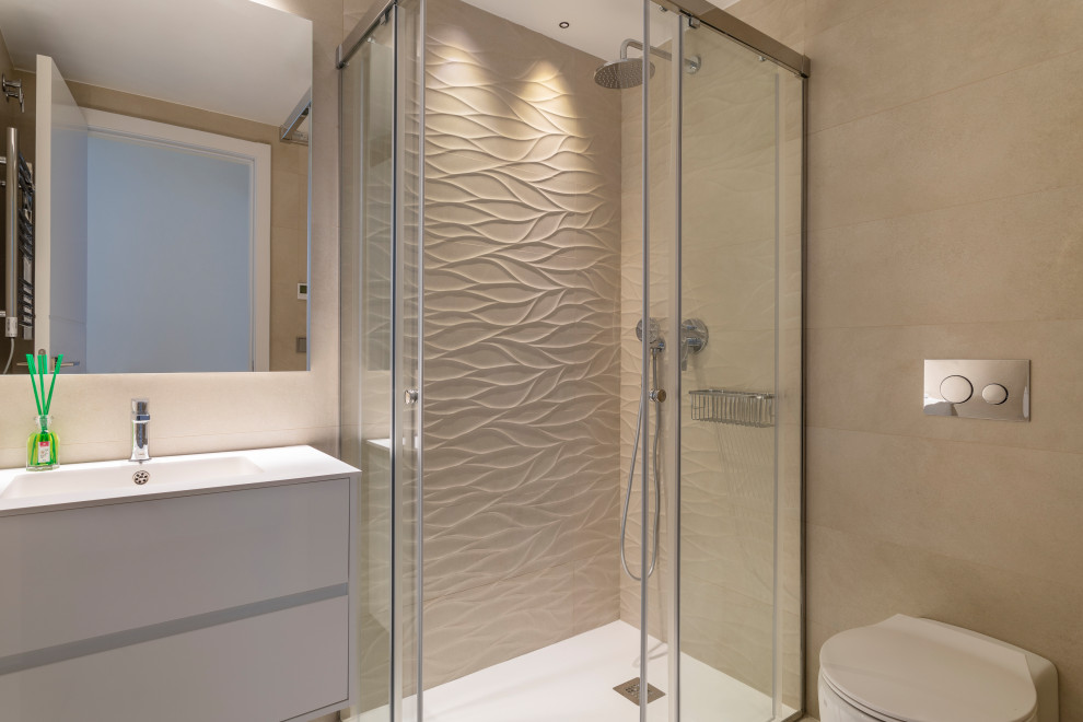 Design ideas for a contemporary bathroom in Alicante-Costa Blanca.