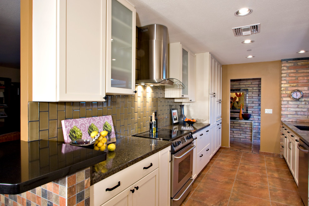 Enclosed kitchen - mid-sized transitional galley ceramic tile enclosed kitchen idea in Phoenix with an undermount sink, shaker cabinets, white cabinets, quartzite countertops, gray backsplash, subway tile backsplash, stainless steel appliances and no island