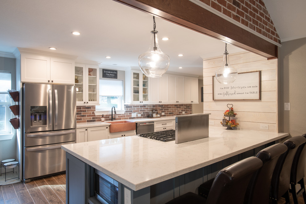 Example of a transitional kitchen design in Houston