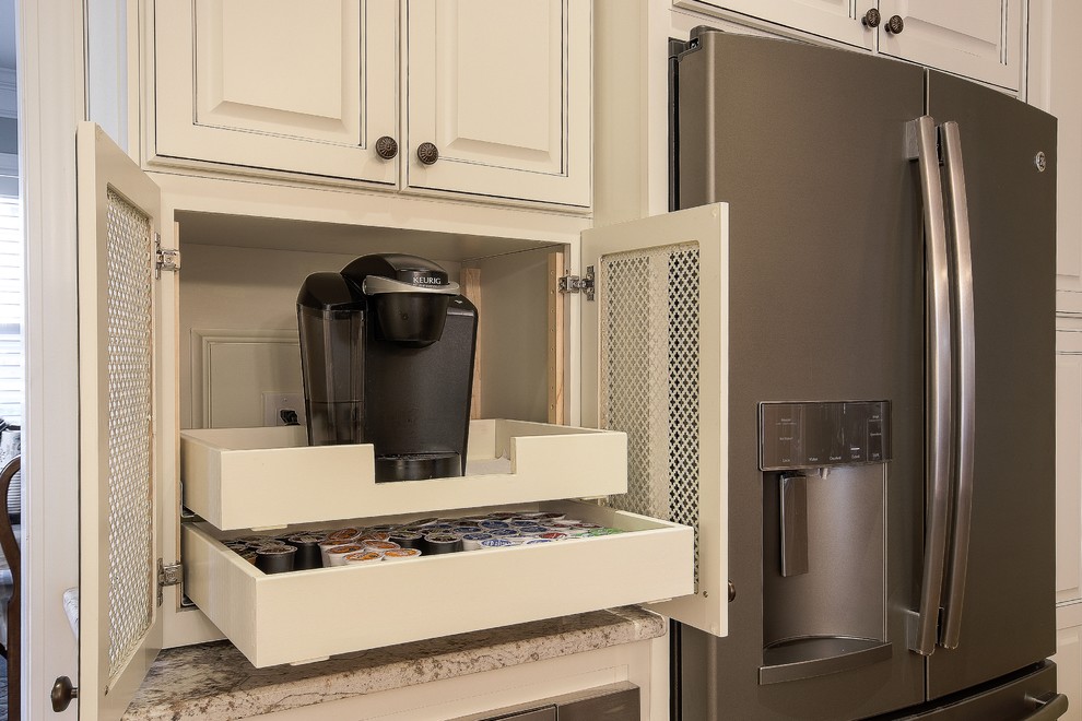 Kitchen - transitional kitchen idea