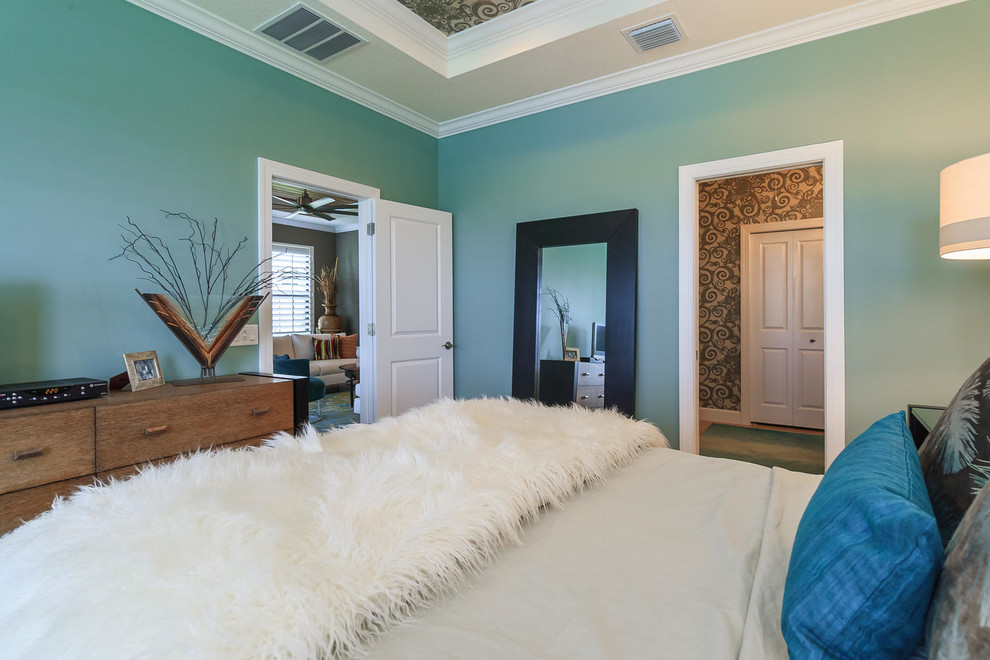 Bedroom - contemporary bedroom idea in Tampa