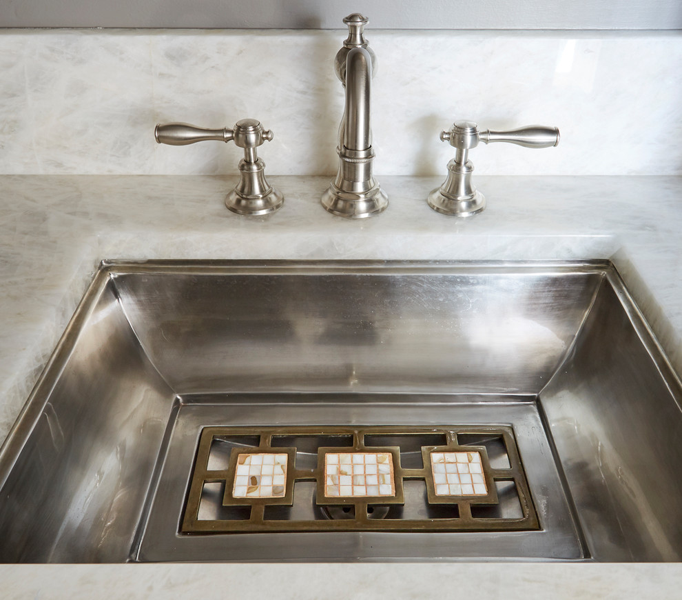 Inspiration for a transitional home design remodel in Chicago
