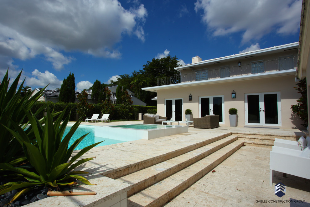 Transitional home design photo in Miami